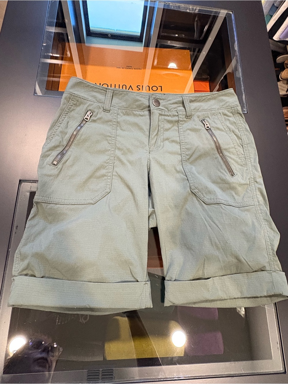Athleta olive green Utility Roll-Cuff Women’s Shorts